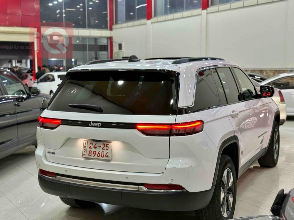 جیپ گراند شیرۆکی